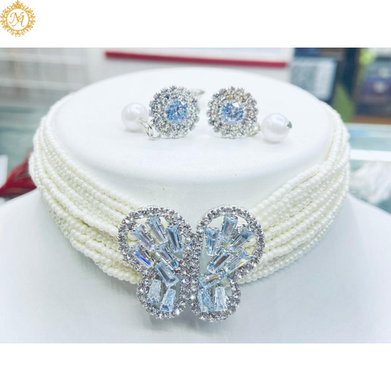 WHITE BUTTERFLY CHOKER